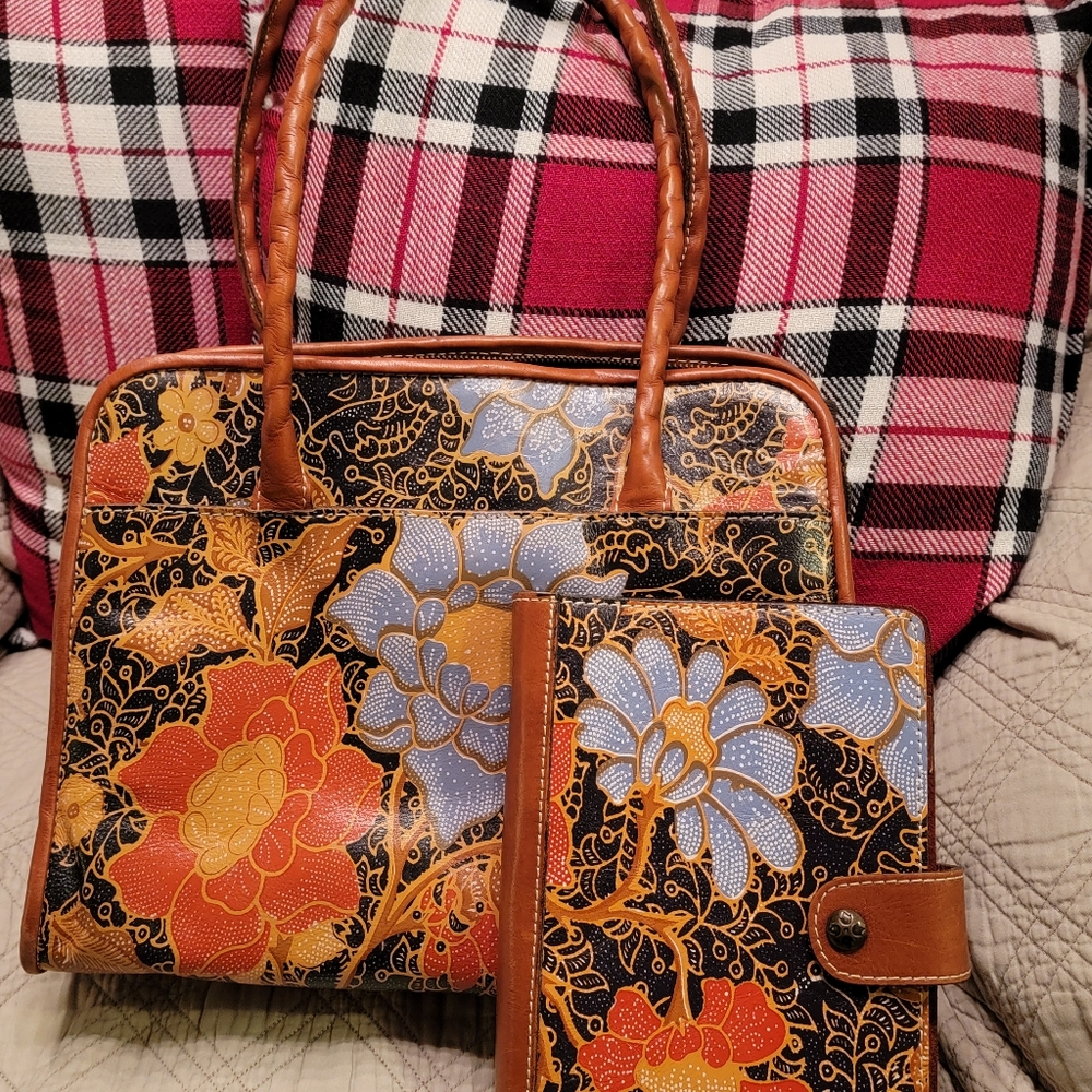 Patricia Nash medium bag and agenda set with straps